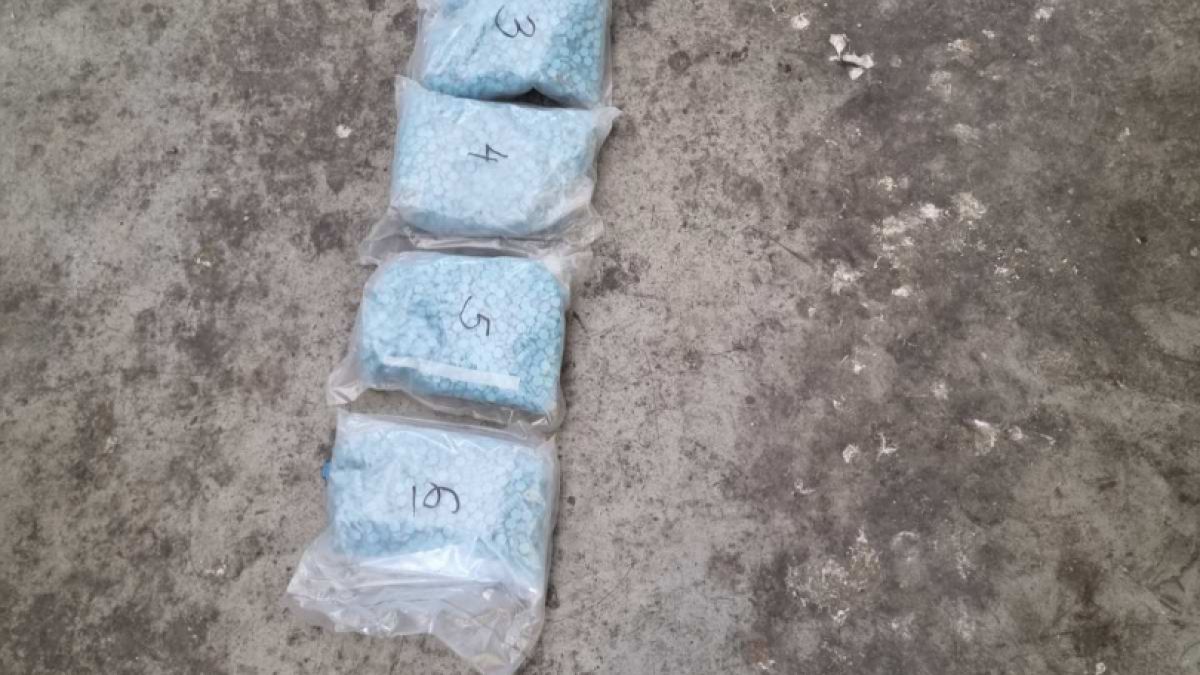 Митничари разглобиха таблото на турски камион и се хванаха за главата СНИМКА