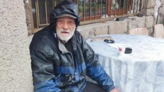 Историята на 74-г. Димитър, живеещ без ток и вода в подземието на несебърски хотел, разтърси мрежата 