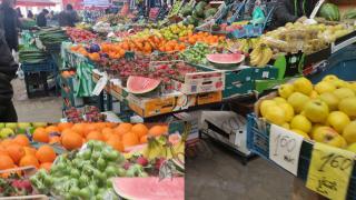 Кърджалийци гледат отрупаните със стока сергии на пазара и плачат 