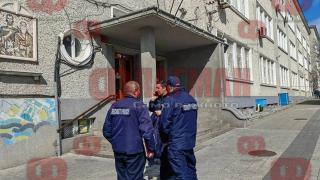 17-г. ученик от Бургас, закопчан от ГДБОП, искал да...