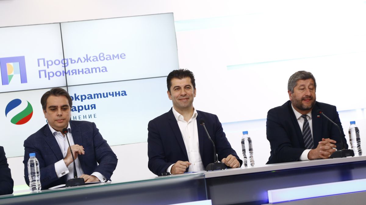 Мрежата клокочи за договореното ротационно правителство между ГЕРБ и ПП