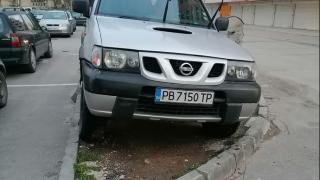 Пловдивчанин паркира джипа си на тротоар, а след това се оказа, че...СНИМКИ