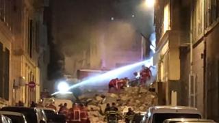 Жилищна сграда се срути, най-малко петима са под руините ВИДЕО 