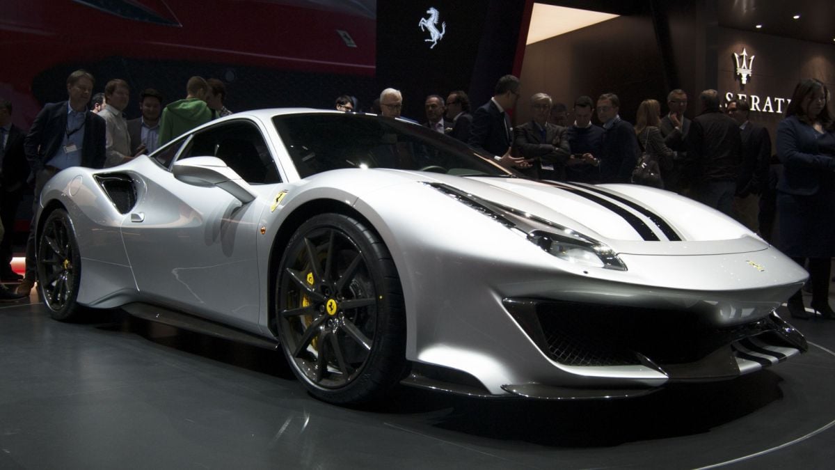 Екшън: Пилот от F1 гони джебчии с личното си Ferrari 488 Pista ВИДЕО 