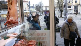 Пияна украинка с простотия в месарски магазин във Варна, стана голям скандал