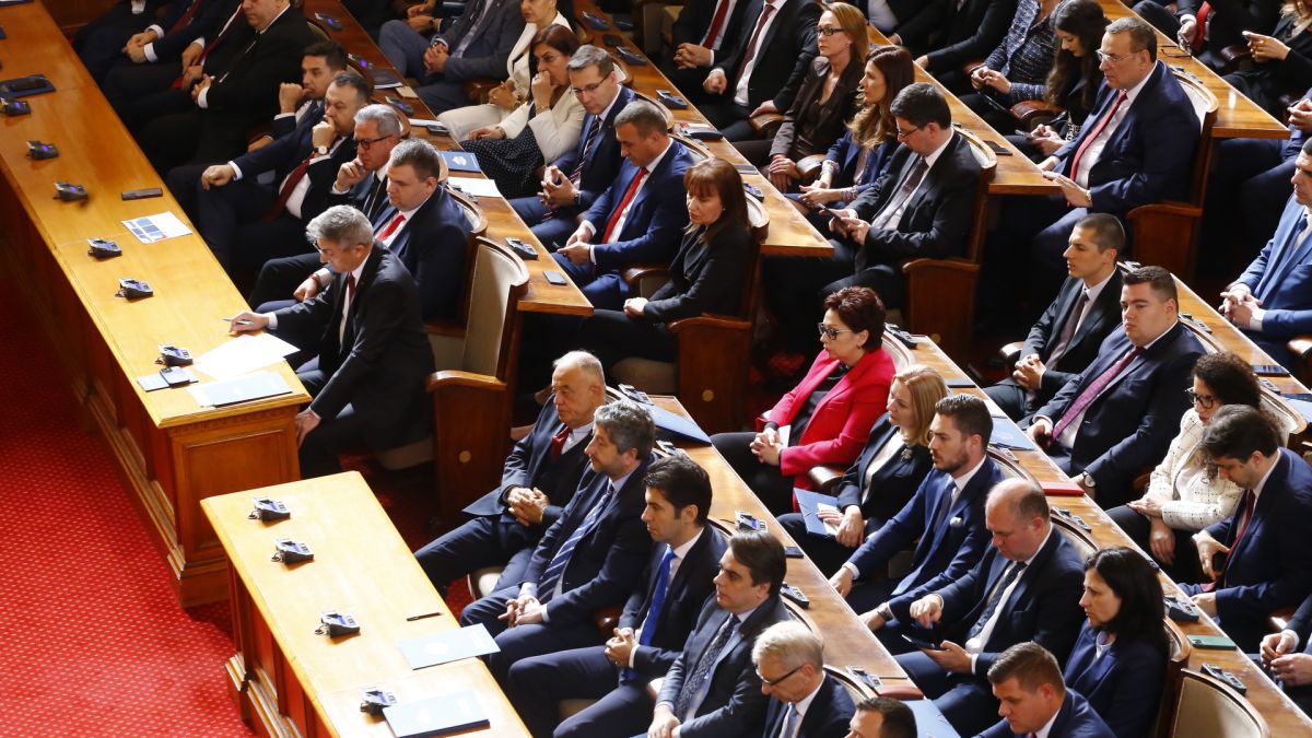 Зее сериозна „дупка“ в бюджета, идват кризисни сценарии