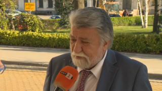 Вежди Рашидов с култов коментар пред парламента