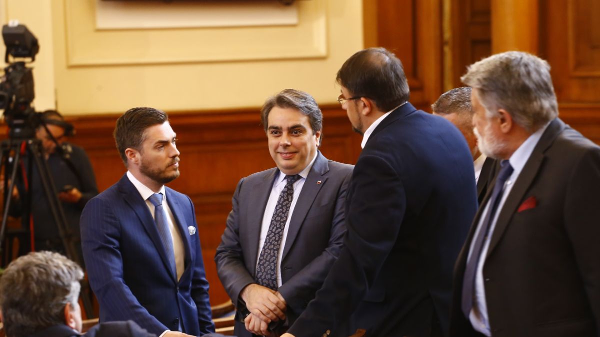 Ето какъв хаос застига България, ако депутатите кажат "да" на Василев