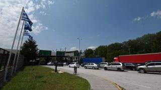 Гърците се юрнаха в България за агнешко, търговците им реват