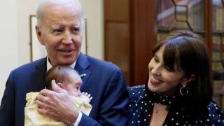 Байдън се извини на бебето Марго