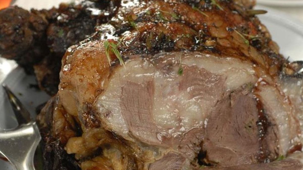 Никой на трапезата няма да остане безразличен към това вкусно агнешко 