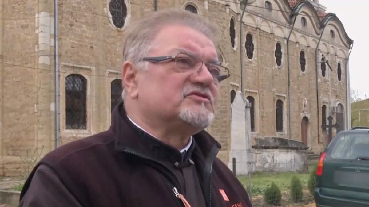 Скандално: Гробове на загинали за Освобождението се превърнаха в паркинг в Свищов ВИДЕО