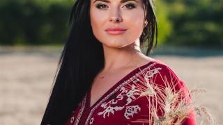 Голяма красавица от "Фермата" взе български паспорт и направи нещо неочаквано... СНИМКА