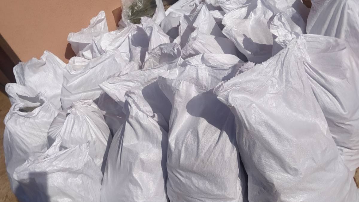 Мощен удар на полицията в Бургас! Спипаха дрога с топ качество за 3 млн. лв. СНИМКИ