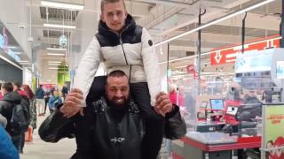 Момчето, унижено от Чеченеца, Куката и Тротинетката в пловдивски мол, разкри неподозирани детайли за тормоза ВИДЕО 