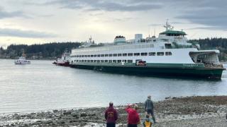 Извънредна ситуация с ферибот с над 600 души на борда край Сиатъл ВИДЕО