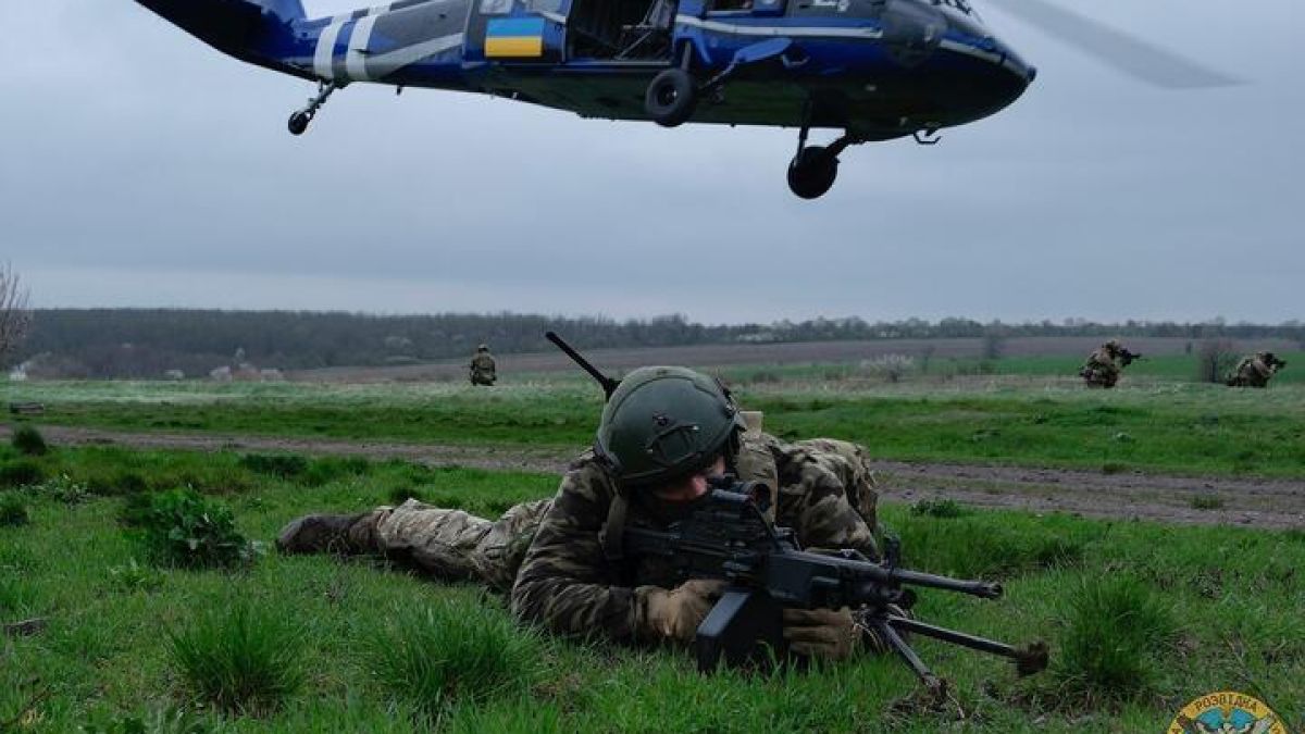ВИДЕО от войната: Украйна се похвали с легендарните US хеликоптери Black Hawk