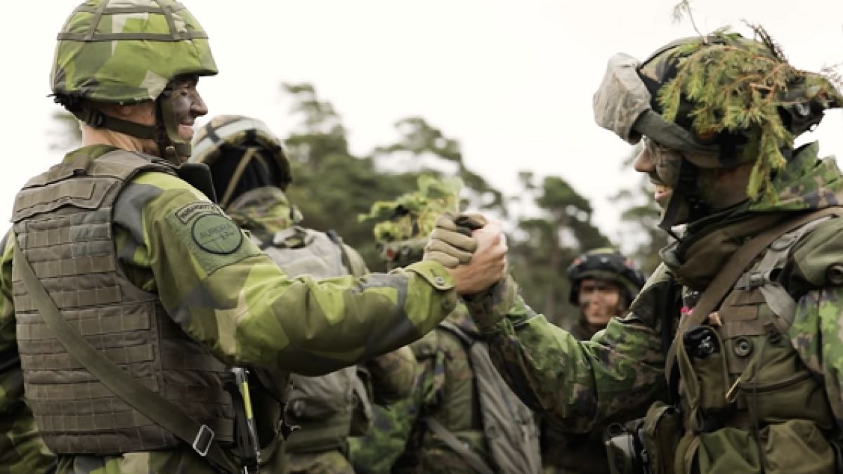 Такива страшни военни маневри не е имало от 25 г. насам, това е целта им 