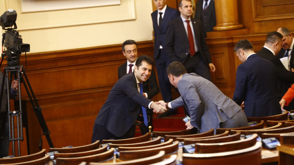 Политолог предрече в какъв плаващ пясък ще затънем