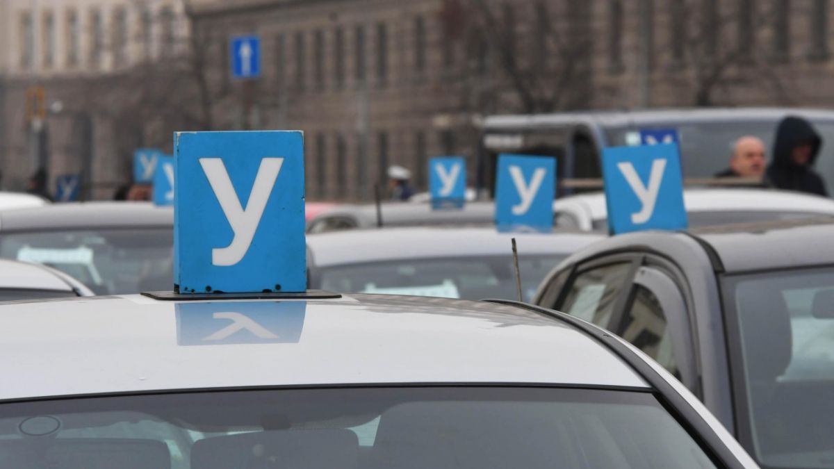 Баш автоинструктор от Стара Загора с палава оферта към курсистите, но...