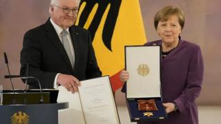 Меркел: Нямаше да оцелея, ако не беше... СНИМКА