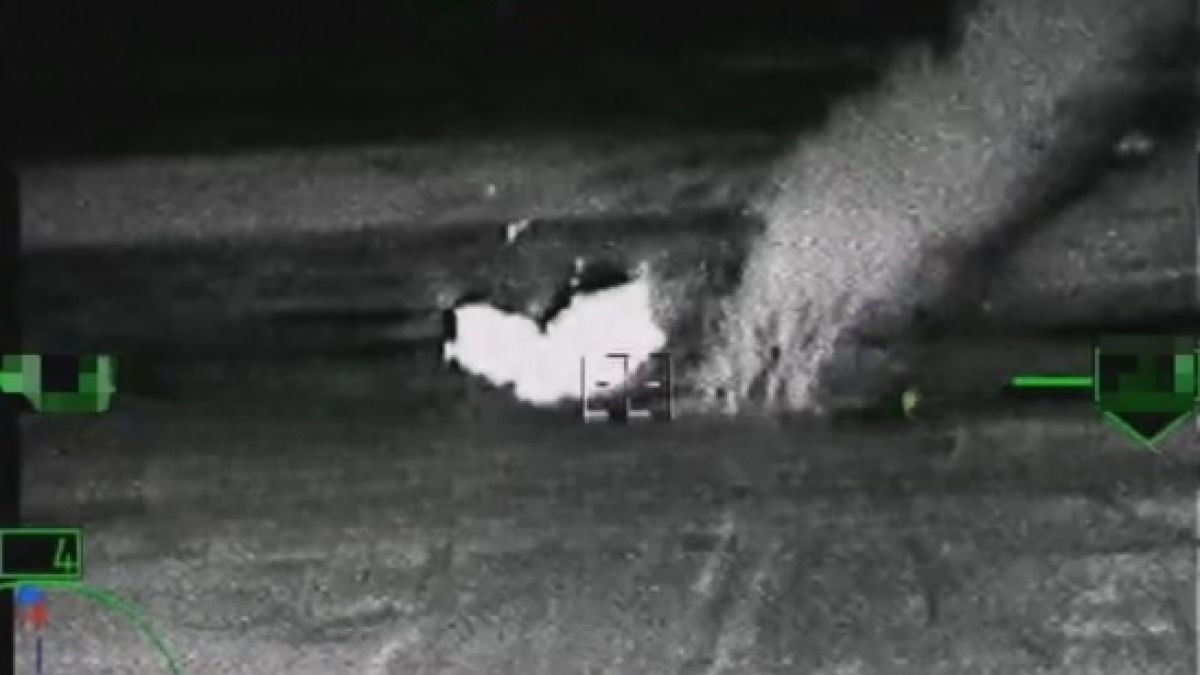 ВИДЕО от войната: Ка-52 унищожи с точно попадение първата украинска БМП Bradley