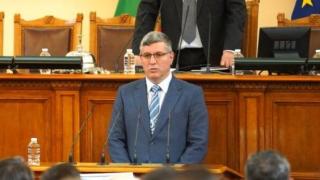 Ето кой зае мястото на бременната Лена Бориславова в парламента ВИДЕО