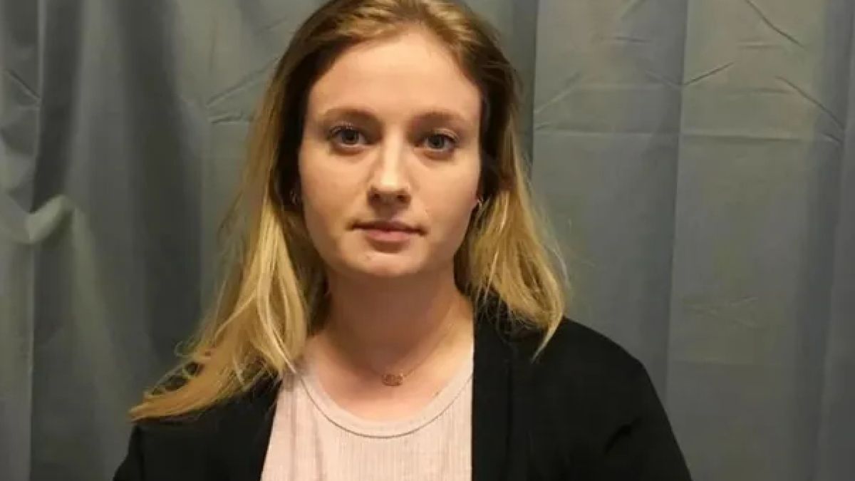 Американците се хванаха за главата от разгонена учителка, свързана с кмет и полицейски шеф 
