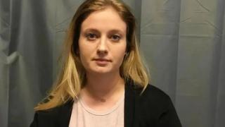 Американците се хванаха за главата от разгонена учителка, свързана с кмет и полицейски шеф 