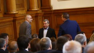 Буруджиева заплете голяма интрига за третия мандат, при тази партия ли ще отиде 