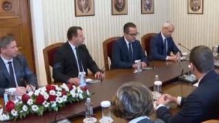 Радев посрещна Костадинов с важен въпрос, но той го отряза БЛИЦ TV
