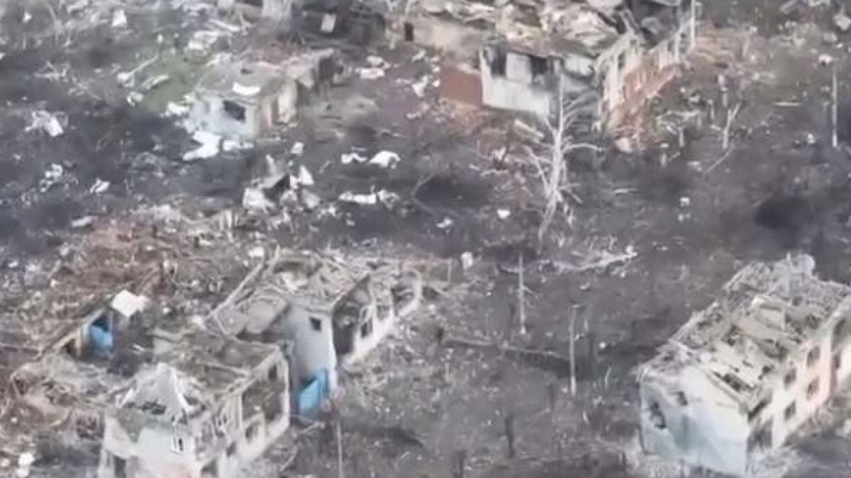 ВИДЕО от войната: Часов Яр се превръща в град-призрак