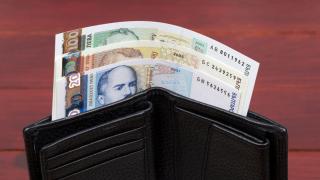 Експерти с тревожни данни: Доходите ни не мърдат, разходите се увеличават, какво се случва?