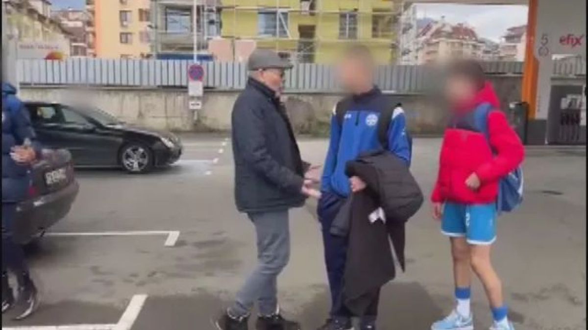 Пак диващина: Дъжд от камъни и яйца потроши автобус 260 в София ВИДЕО