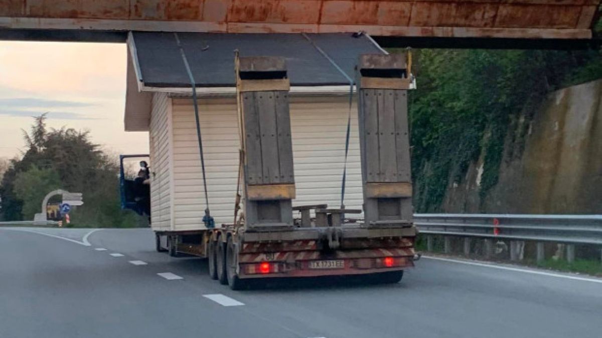 Мрежата в шах: Какво направи този шофьор на изхода на Варна СНИМКА
