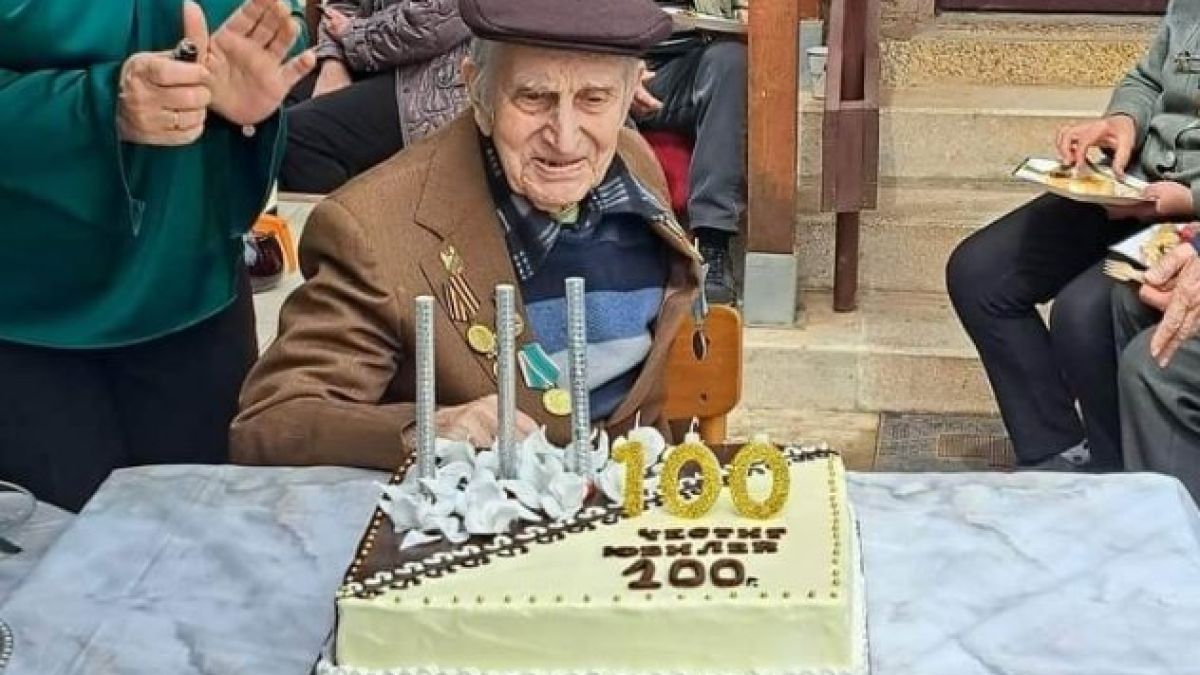 Дядо Ефтим от Долна Рикса воюва във Втората световна война, погребаха го жив, а тези дни... СНИМКИ