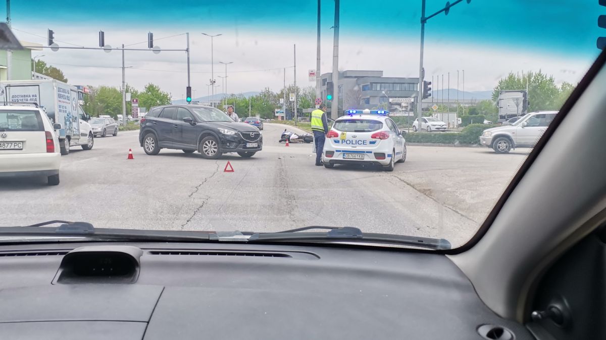 Адско меле с моторист на входа на Пловдив, ето какво се случва СНИМКИ 