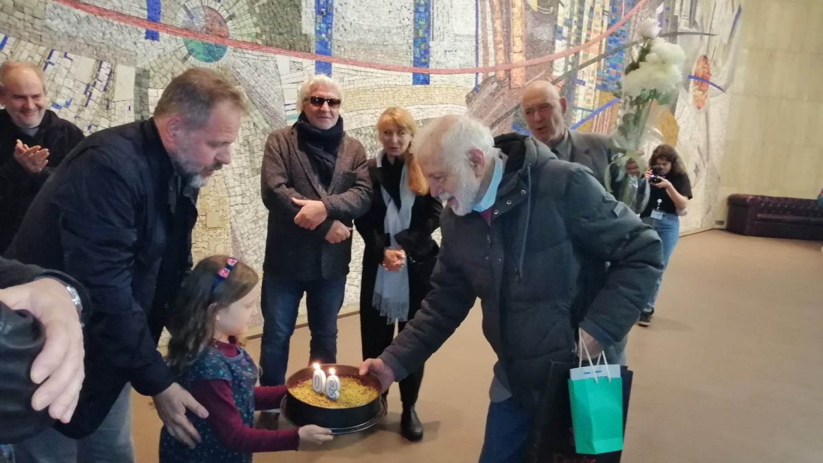 Закъсалият със здравето Морфов излезе от болницата и отново се хвана за чашката на купон СНИМКИ