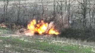 ВИДЕО от войната: Танкове от 1-ва славянска бригада удариха по укрепен район на ВСУ
