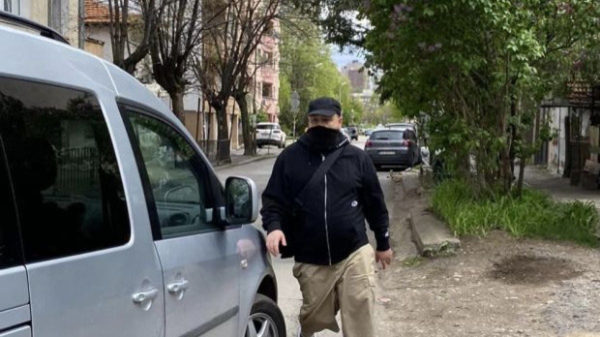 Внимание! Изрод пръска децата с лют спрей в столичен квартал Снимки