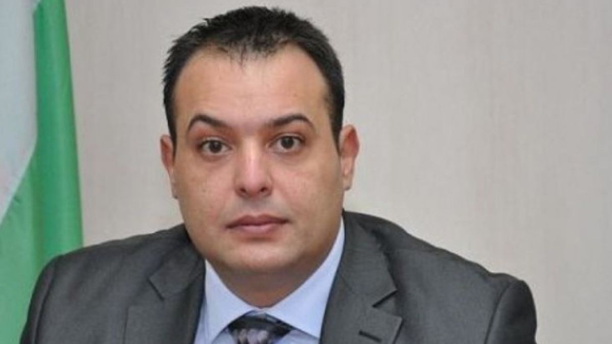 Защитава ли областният управител на Пазарджик Трендафил Величков частни интереси?