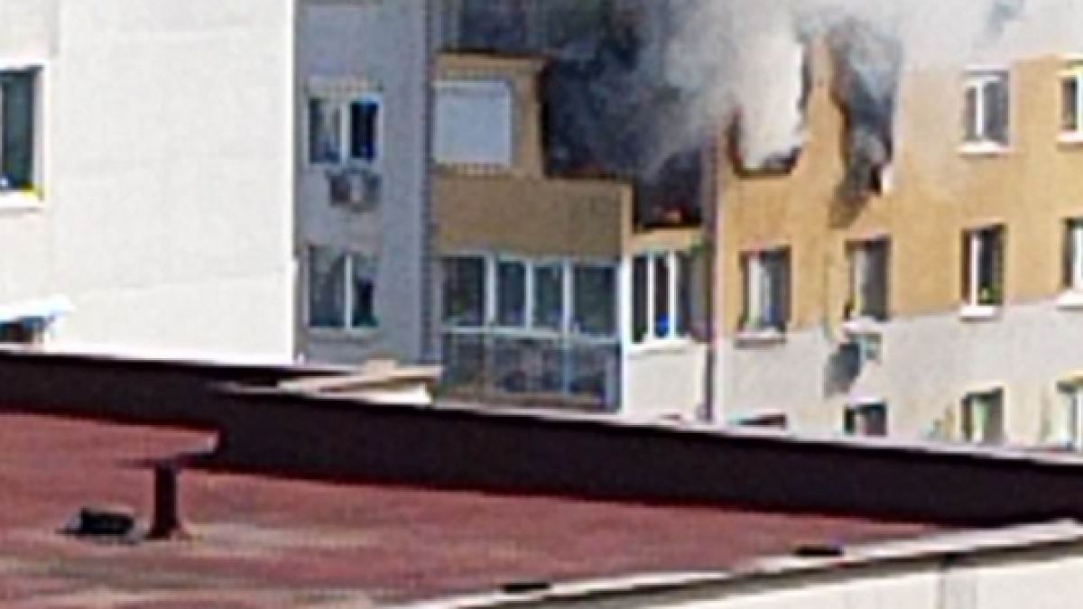 Извънредно в БЛИЦ! Голям пожар бушува в София, гъст дим затули небето ВИДЕО