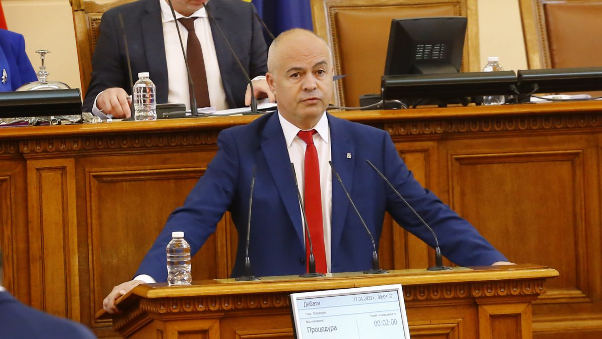 Свиленски изригна за "шменти-капелито" на Петков и Василев и зададе интересен въпрос за службите
