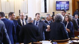 Грозен скандал за много пари и секс намеци разтърси НС, в основата са депутати от ПП-ДБ и „Възраждане“ БЛИЦ TV