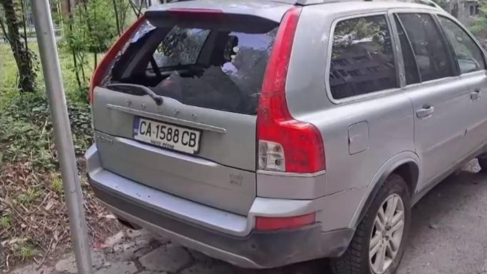 Млад вандал потроши джип на хирург в елитен столичен квартал ВИДЕО