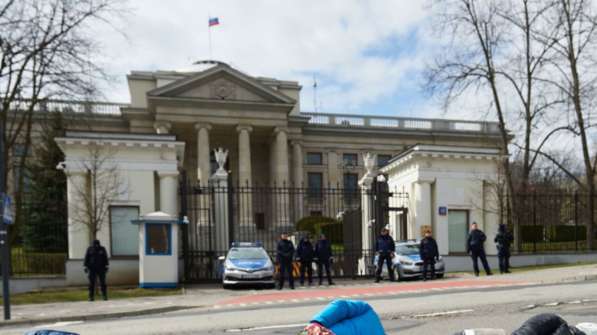 Полша конфискува руска гимназия във Варшава, била "шпионско гнездо" 