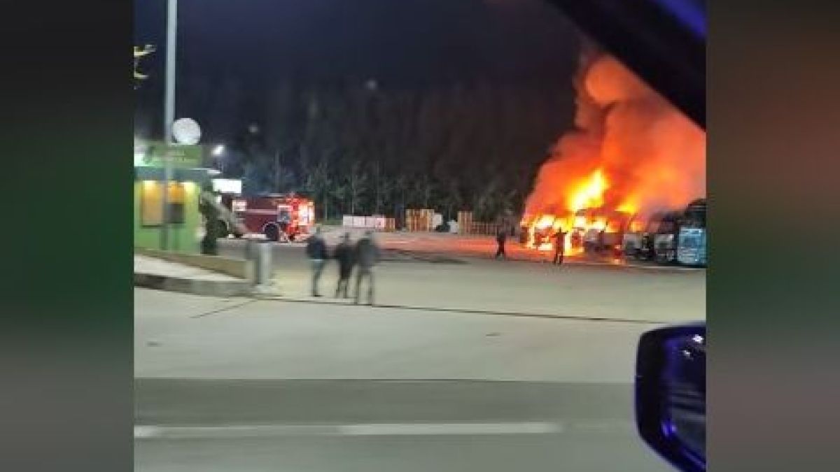 Маскирани подпалили тировете на Ванчо Пича, заснеха ги ВИДЕО