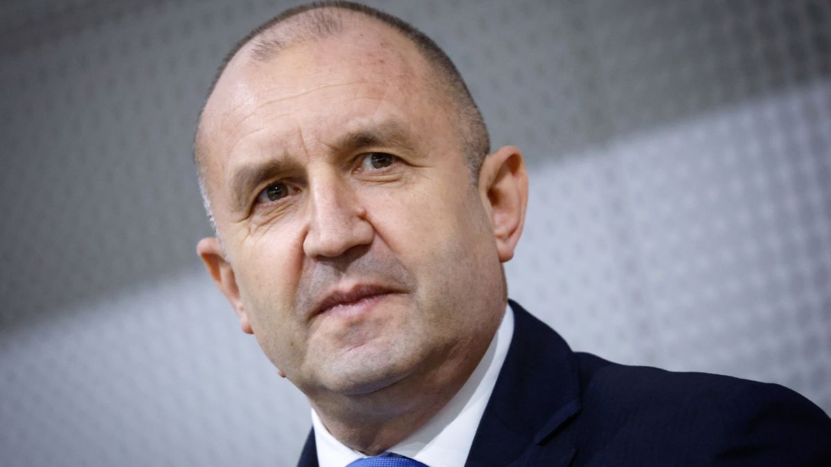 Източници: Ето кога Радев връчва мандата