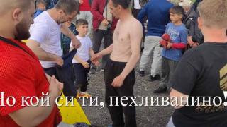 Мистериозен зрител излезе на тепиха след заяждане, натръшка 2-ма пехливани, и се прибра с коча ВИДЕО
