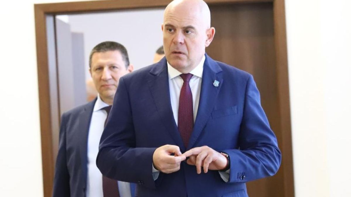 Нови данни: Ето какво е трябвало да прави Гешев преди инцидента 